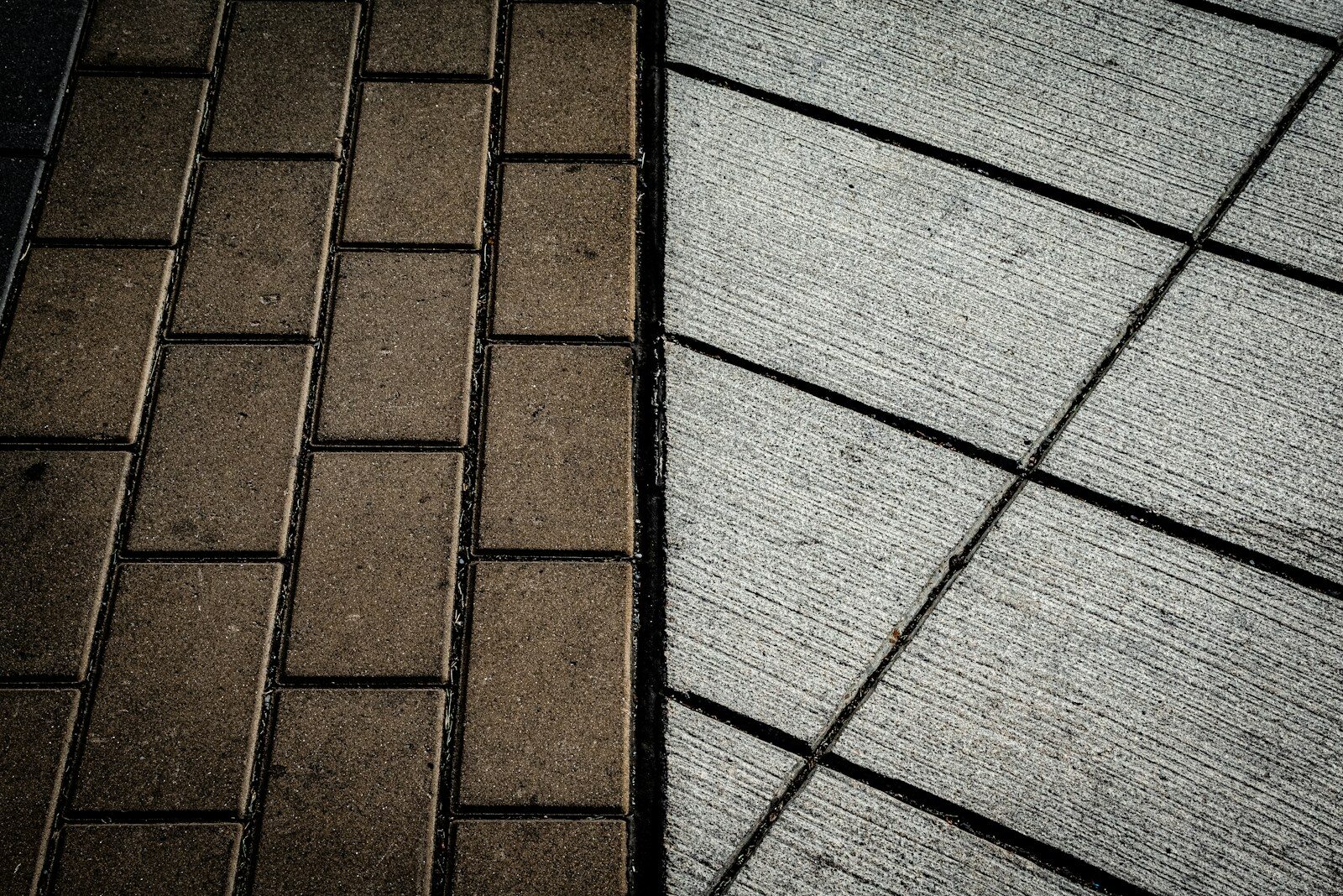 A brick sidewalk next to a brick sidewalk